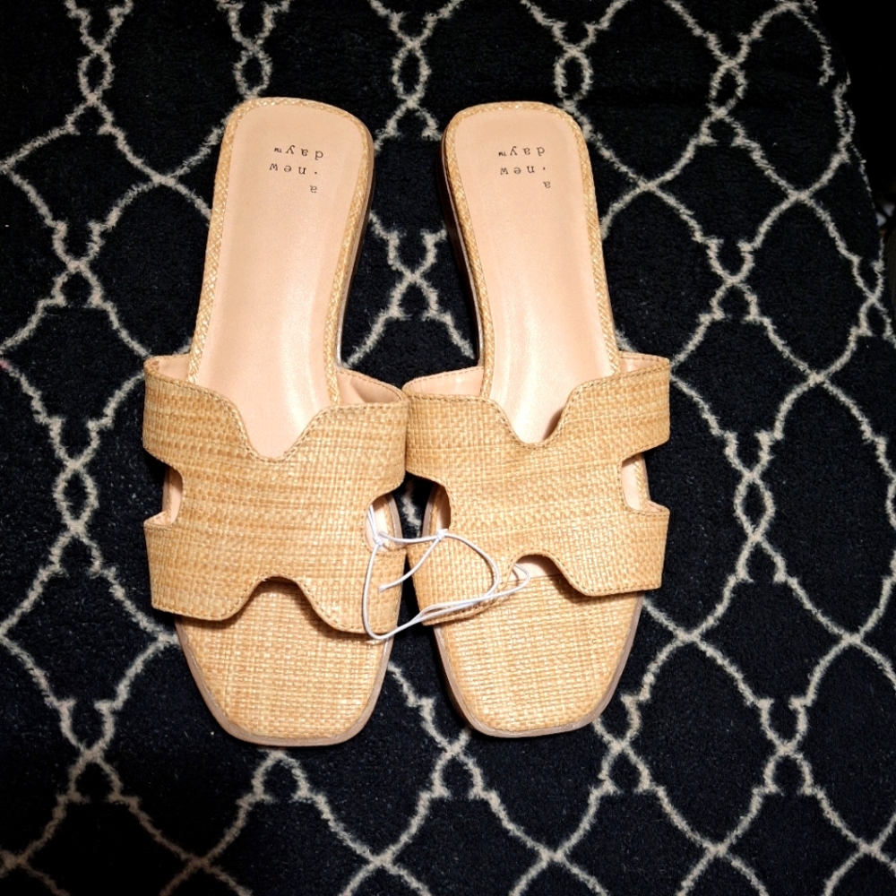 A new day Nina Sandal